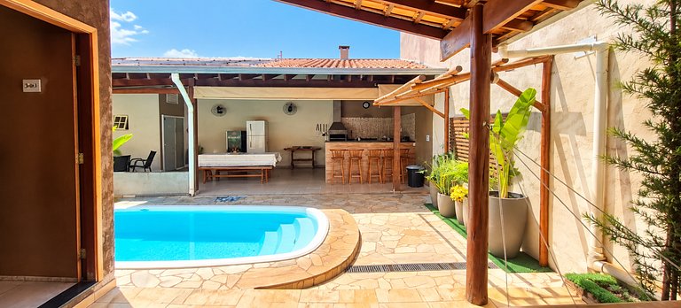 Suíte Econômica com Piscina em Rubinéia para 3 Hóspedes